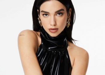 Η Dua Lipa μας δείχνει τον πιο cool τρόπο να φορέσουμε το αγαπημένο μας πουλόβερ
