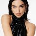 Η Dua Lipa μας δείχνει τον πιο cool τρόπο να φορέσουμε το αγαπημένο μας πουλόβερ