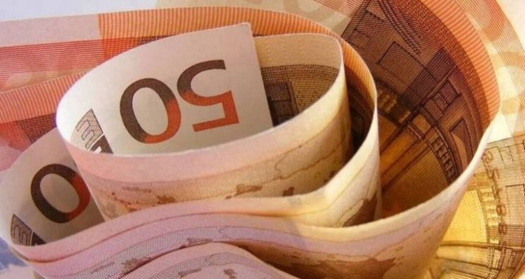 «Βρέχει» λεφτά τον Δεκέμβριο: Πότε πληρώνονται επιδόματα, συντάξεις και αποζημιώσεις