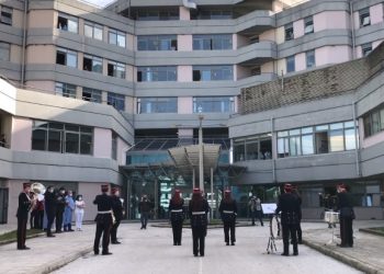 Μελλωδικό ευχαριστώ από τη Δημοτική Φιλαρμονική στους υγειονομικούς του Νοσοκομείου Τρικαλων (video)