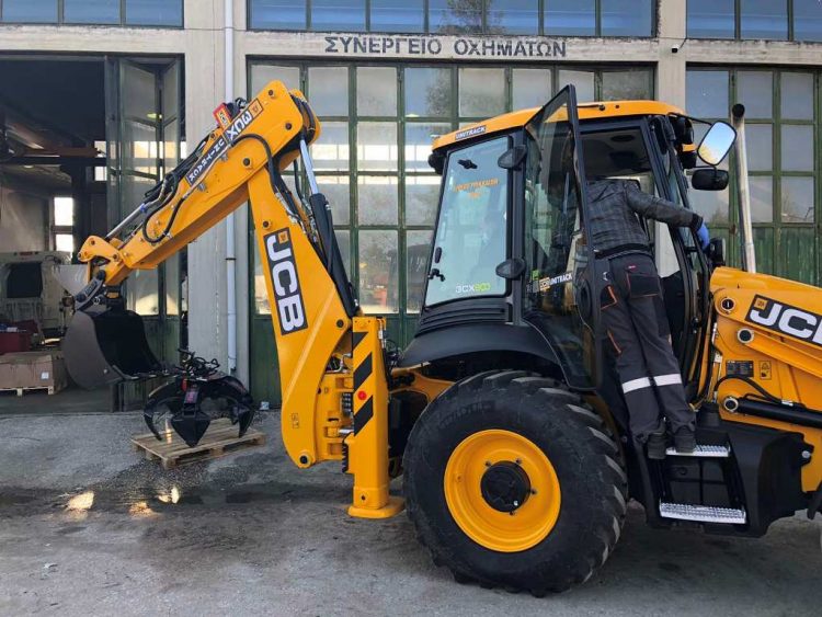 Πολυμηχάνημα JCB στον Σταθμό Μεταφόρτωσης Απορριμμάτων Δήμου Τρικκαίων