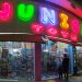 Junior Toys: 30 χρόνια ικανοποιεί επιθυμίες κι εκπληρώνει ευχές