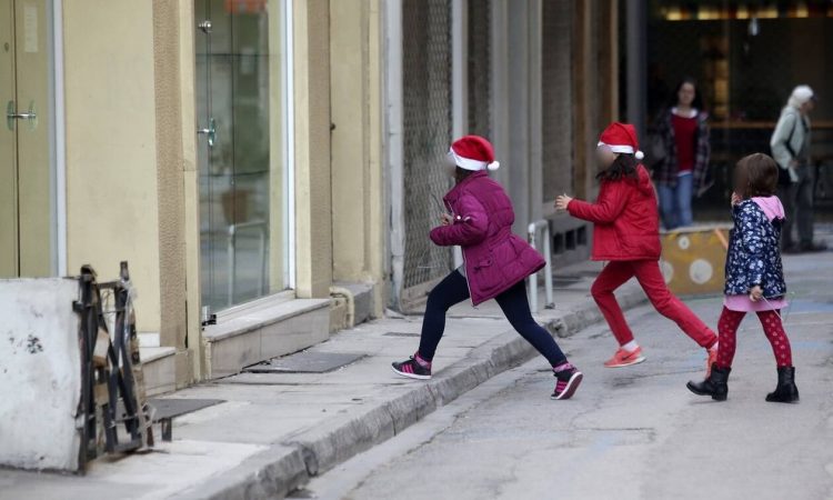 «Βουβά» Χριστούγεννα: Χωρίς τα παραδοσιακά κάλαντα σήμερα