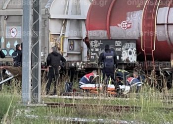 Σοκ στη Λάρισα: Νεαρή κοπέλα “κεραυνοβολήθηκε” στις γραμμές του ΟΣΕ