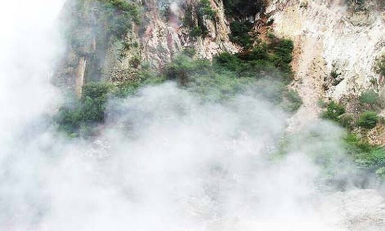Συγκλονιστικές φωτογραφίες: Η λίμνη που «βράζει»