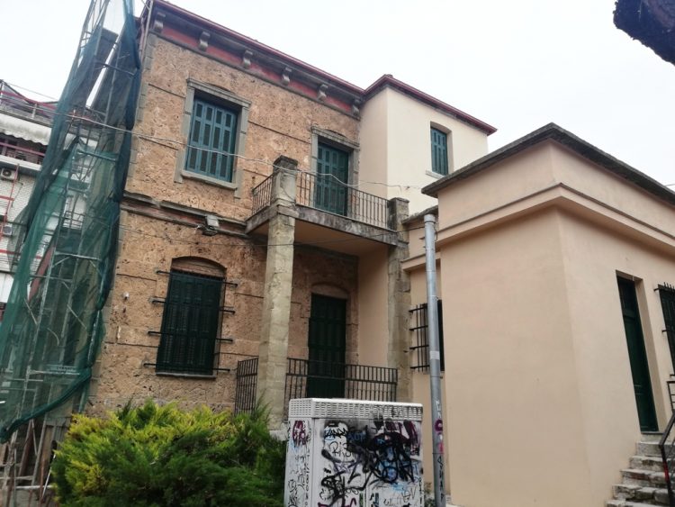 Κρυφές ματιές στο υπό ανακαίνιση Λαογραφικό Μουσείο των Τρικάλων