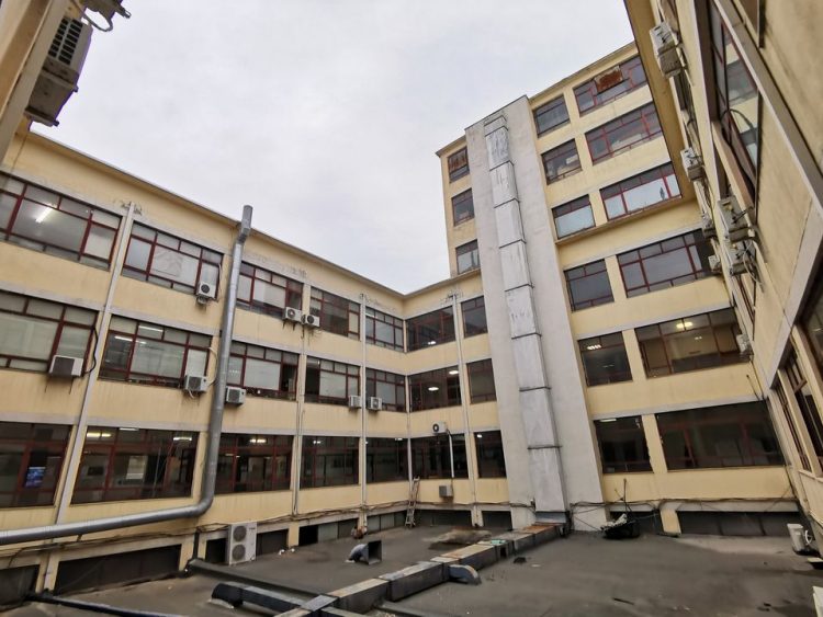 Βιοκλιματικό με ανοικτό αίθριο το κτίριο της “Νομαρχίας”-Συζητήσεις Παπαστεργίου-Μιχαλάκη
