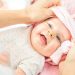 Tips για να ντύσετε εύκολα το νεογέννητο μωράκι σας (vid)
