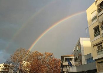 Με τα χρώματα της Ίριδας αποχαιρετούμε το 2020 στα Τρίκαλα-Αίσθημα αισιοδοξίας έφερε το ουράνιο τόξο
