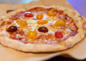 Η χειροποίητη αγαπημένη pizza του BarRouge έρχεται στο χώρο σας-Διαθέσιμη και στην take away εκδοχή της