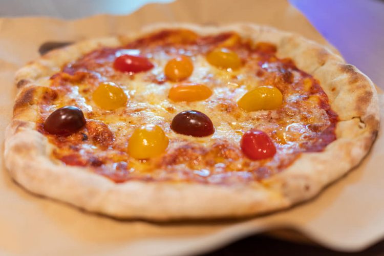 Η χειροποίητη αγαπημένη pizza του BarRouge έρχεται στο χώρο σας-Διαθέσιμη και στην take away εκδοχή της
