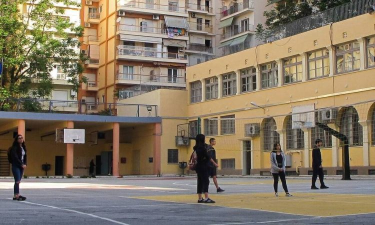 Άνοιγμα σχολείων: Σήμερα η πρώτη σύσκεψη των λοιμωξιολόγων – Τα σενάρια και οι ημερομηνίες