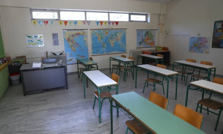 Άνοιγμα σχολείων: Διχασμένοι οι λοιμωξιολόγοι – Οι δυο επιλογές της κυβέρνησης