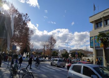 Τελευταίες βόλτες του έτους στα Τρίκαλα-Σαν να μην είχαμε lock down!!!-Πλημμύρισε από κόσμο το κέντρο