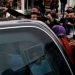 Απίστευτες εικόνες σε κηδεία– Μετέφεραν νεκρό από τα Τρίκαλα στον Βόλο-Πρόστιμα 3.000 ευρώ σε τρεις Ρομά για συνωστισμό