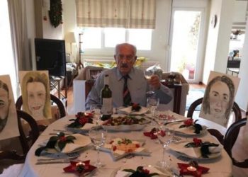 Zωγράφισε τα παιδιά του σε ακουαρέλα για το τραπέζι των Χριστουγέννων