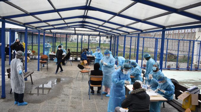 Πάνω από 50 κρούσματα κορωνοϊού στις φυλακές Λάρισας