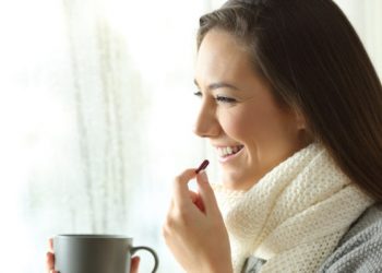 3 βιταμίνες συνδέονται με λιγότερα κρυολογήματα και πνευμονικές διαταραχές
