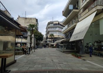 Μεγάλη η κίνηση στο κέντρο των Τρικάλων (εικόνες)
