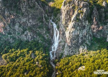 Ο εντυπωσιακός καταρράκτης Αγίας Παρασκευής Καλαμπάκας