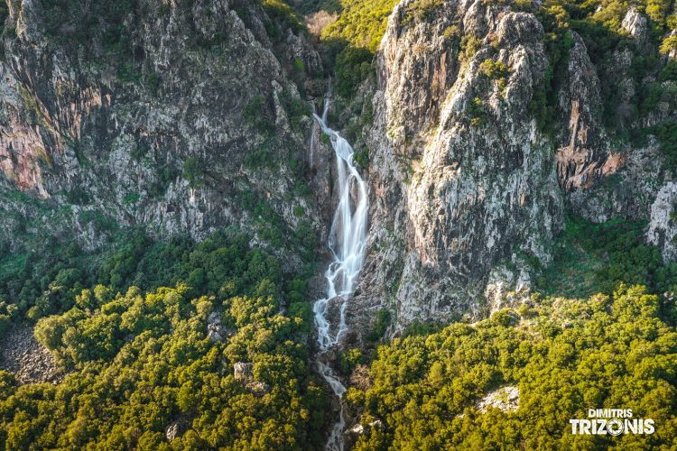 Ο εντυπωσιακός καταρράκτης Αγίας Παρασκευής Καλαμπάκας
