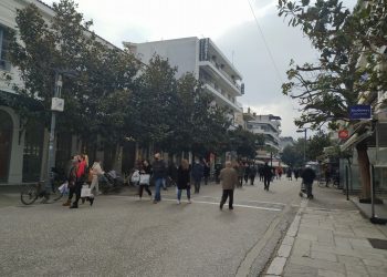 Μεγάλη η κίνηση στο κέντρο των Τρικάλων (εικόνες)