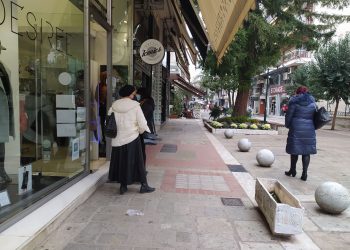 Μεγάλη η κίνηση στο κέντρο των Τρικάλων (εικόνες)
