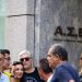 Η υποβολή των δικαιολογητικών στο ΑΣΕΠ για την πρόσληψη 2.909 εργαζομένων σε δήμους όλης της χώρας ξεκινά τα επόμενα 24ωρα. Τα δικαιολογητικά θα υποβληθούν προκειμένου να καταρτιστούν οι προσωρινοί πίνακες κατάταξης και διοριστέων για την πλήρωση με σειρά προτεραιότητας 2.909 θέσεων τακτικού προσωπικού Πανεπιστημιακής, Τεχνολογικής, Δευτεροβάθμιας και Υποχρεωτικής Εκπαίδευσης σε Ο.Τ.Α. α΄ βαθμού της Χώρας (Υπουργείο Εσωτερικών), σύμφωνα με την προκήρυξη Α.Σ.Ε.Π. 4Κ/2020 (ΦΕΚ 15/18.05.2020, Τεύχος Προκηρύξεων Α.Σ.Ε.Π.), Το ΑΣΕΠ καλεί τους υποψήφιους που προηγούνται με βάση τη συνολική τους βαθμολογία, σύμφωνα με τα δηλωθέντα στην ηλεκτρονική τους αίτηση στοιχεία, να αποστείλουν συστημένη επιστολή στη διεύθυνση: Α.Σ.Ε.Π. Υποβολή Αίτησης και Δικαιολογητικών για την Προκήρυξη 4Κ/2020 Τ.Θ. 14308 Αθήνα Τ.Κ. 115 10 σε φάκελο μεγέθους Α4, ή σε ειδικό φάκελο Α.Σ.Ε.Π. POST (που διανέμεται από τα ΕΛΤΑ), τα ακόλουθα δικαιολογητικά: Συμπληρωμένη και υπογεγραμμένη την εκτυπωμένη μορφή της ηλεκτρονικής αίτησης συμμετοχής στη διαδικασία. Φωτοαντίγραφο των δύο όψεων του ατομικού δελτίου ταυτότητας ή της σχετικής προσωρινής βεβαίωσης της αρμόδιας αρχής. Τα απαραίτητα, κατά περίπτωση, δικαιολογητικά με τα οποία αποδεικνύονται τα προσόντα, κριτήρια ή οι ιδιότητες που επικαλούνται οι υποψήφιοι με την αίτηση συμμετοχής τους (Παραρτήματα Β΄, Γ΄, Δ΄ και Ε΄ της Προκήρυξης). Η προθεσμία υποβολής της εκτυπωμένης μορφής της ηλεκτρονικής αίτησης με τα επισυναπτόμενα δικαιολογητικά αρχίζει στις 7 Ιανουαρίου 2021 ημέρα Πέμπτη και λήγει στις 20 Ιανουαρίου 2021 ημέρα Τετάρτη. Το εμπρόθεσμο της ταχυδρομικής αποστολής αυτών κρίνεται με βάση την ημερομηνία της ταχυδρομικής σήμανσης.