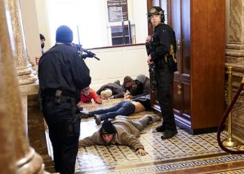 Εισβολή στο Καπιτώλιο: Έτσι έχασαν τη ζωή τους οι τρεις διαδηλωτές