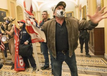 ΗΠΑ: Οι εικόνες που σόκαραν τον πλανήτη – Ποιοι πρωταγωνίστησαν στην εισβολή στο Καπιτώλιο