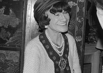 Πώς να φορέσεις τις πέρλες σύμφωνα με την Coco Chanel
