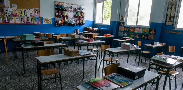ΕΛΜΕΤ-Παράσταση διαμαρτυρίας για το άνοιγμα των σχολείων