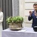 Γαλλία:  Εμανουέλ και Μπριζίτ Μακρόν έδωσαν 600.000 για λουλούδια στο Ελιζέ