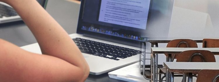 Οι φοιτητές των ΤΕΦΑΑ μοιράζονται τα συγγράμματα μεταξύ τους προκειμένου να δώσουν εξεταστική….
