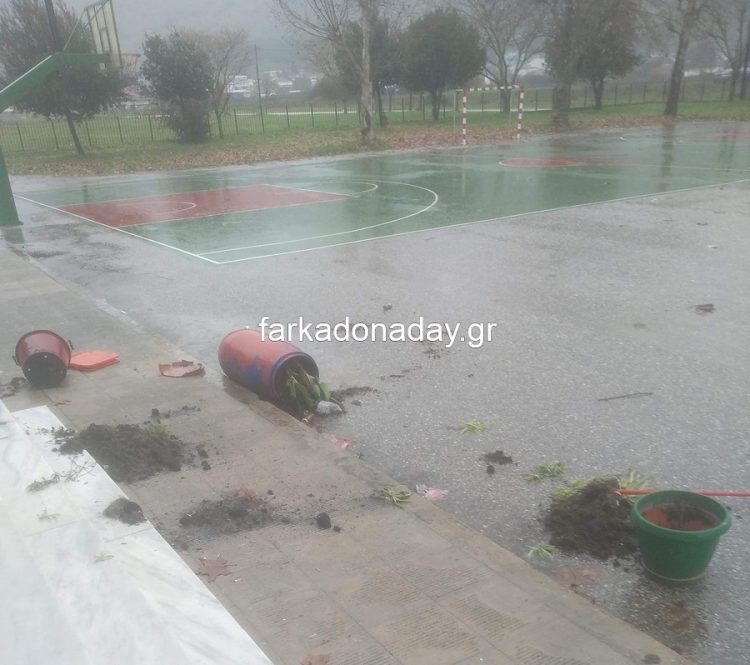 Άγνωστοι προκάλεσαν φθορές στο ΓΕΛ Φαρκαδόνας