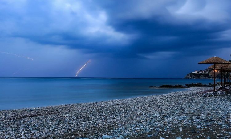 Καιρός – Έκτακτο Δελτίο ΕΜΥ: Βροχές και καταιγίδες την Τετάρτη – Μεγάλη πτώση στη θερμοκρασία