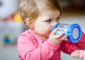 Πότε μπορεί το μωρό να πιει νερό;