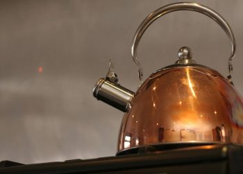Τούρκος έριξε βραστό νερό στη σύζυγό του επειδή τον ξύπνησε