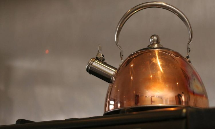 Τούρκος έριξε βραστό νερό στη σύζυγό του επειδή τον ξύπνησε