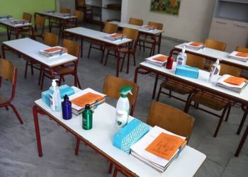 Κορωνοϊός: «Κληρώνει» τη Δευτέρα για το άνοιγμα των σχολείων – Οι επιφυλάξεις των ειδικών