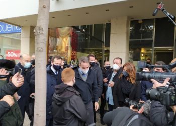 Όταν o Μητσοτάκης έκανε βόλτα στην Ασκληπιού (καρέ-καρέ)