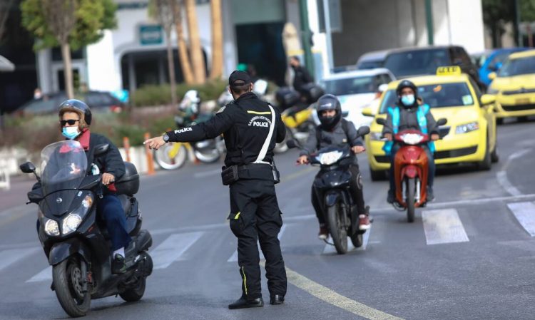 Lockdown – «Όλοι στο σπίτι»: Ποια μέτρα ισχύουν από σήμερα – Οι 5 «κόκκινες» περιοχές της Αττικής