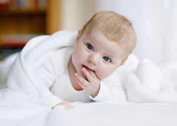 Το μωρό βγάζει δόντια: Πέντε tips που πρέπει να γνωρίζετε