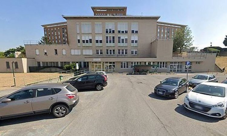 Γιατρός δολοφόνησε δύο ασθενείς για να ελευθερώσει κρεβάτια σε νοσοκομείο Covid