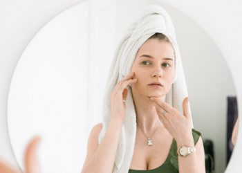 Ξέρεις γιατί πρέπει να πλένεις το πρόσωπό σου με κρύο νερό;