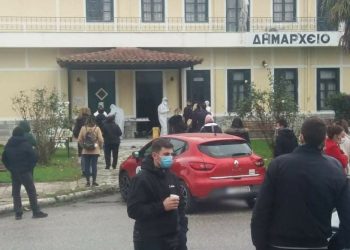 Μεγάλη συμμετοχή για τα Rapid test στα Μεγάλα Καλύβια όπου θεωρείται αυξημένο το ιικό φορτίο