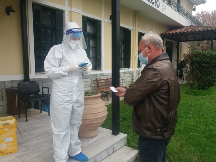 Μεγάλη συμμετοχή για τα Rapid test στα Μεγάλα Καλύβια όπου θεωρείται αυξημένο το ιικό φορτίο