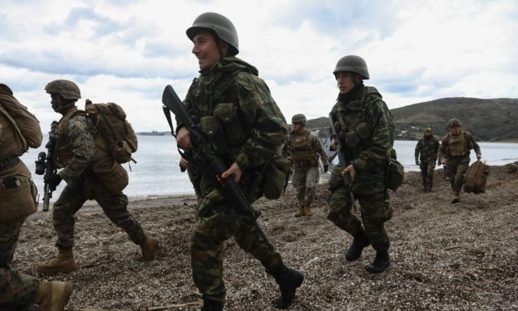Αύξηση στρατιωτικής θητείας: Ποιοι θα κάνουν 12 μήνες, ποιοι εξαιρούνται – Από πότε θα ισχύει