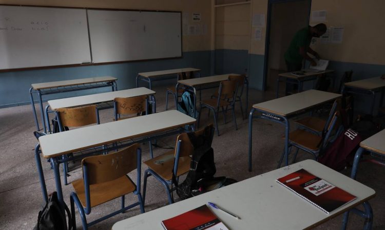 Σχολεία: Ανοίγουν Δημοτικά και Νηπιαγωγεία τη Δευτέρα – Μάσκες, αερισμός, τεστ – Αναλυτικός οδηγός
