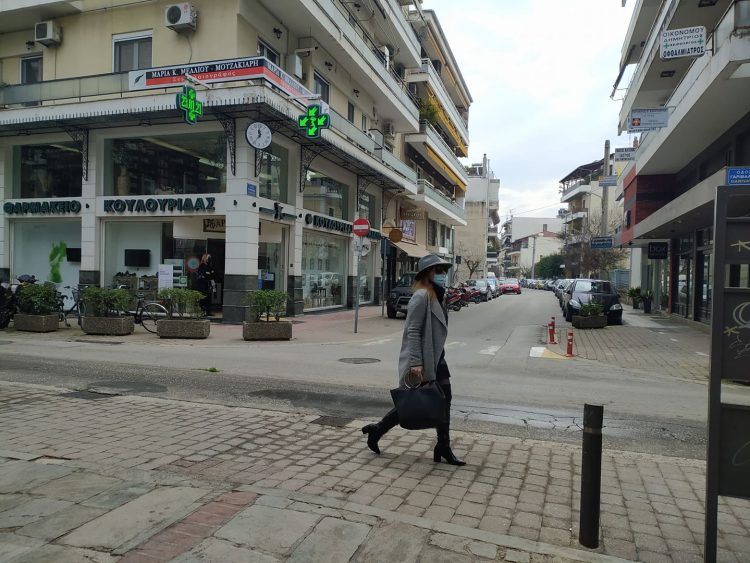 Μεγάλη η κίνηση στο κέντρο των Τρικάλων (εικόνες)